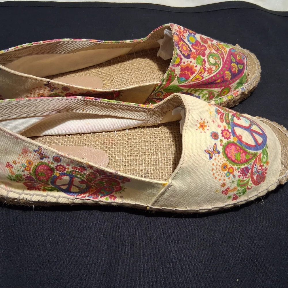 Cotton On Cream Espadrilles with Vintage Charm - Picture 4 of 6